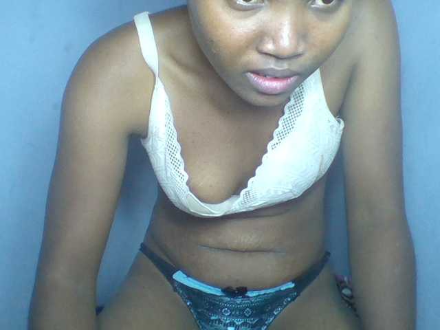 Rema-2 live cam on BongaCams