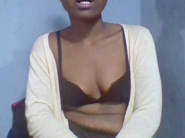 Rema-2 live cam on BongaCams