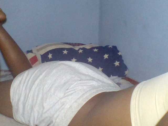 Rema-2 live cam on BongaCams