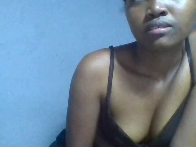 Rema-2 live cam on BongaCams