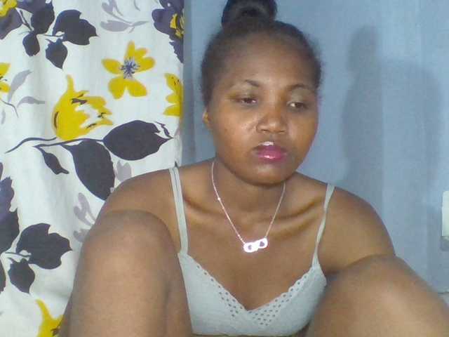 Rema-2 live cam on BongaCams