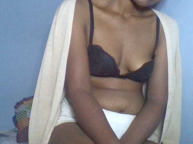 Rema-2 live cam on BongaCams