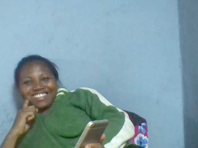 Rema-2 live cam on BongaCams