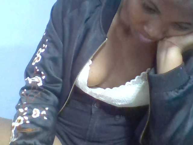 Rema-2 live cam on BongaCams