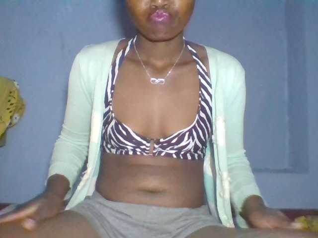 Rema-2 live cam on BongaCams