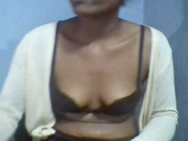 Rema-2 live cam on BongaCams
