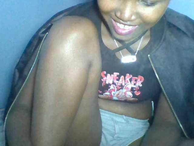 Rema-2 live cam on BongaCams