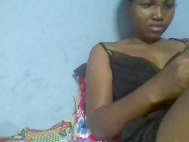 Rema-2 live cam on BongaCams