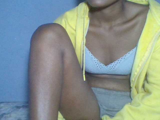 Rema-2 live cam on BongaCams