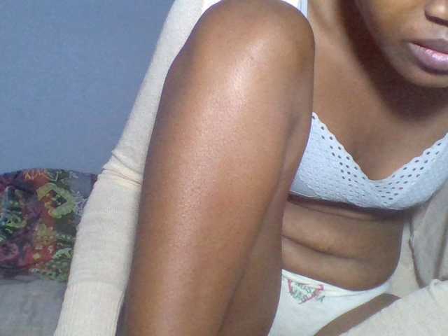 Rema-2 live cam on BongaCams
