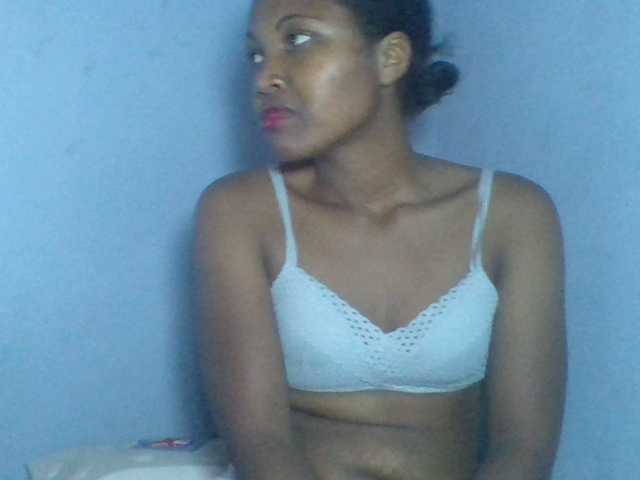 Rema-2 live cam on BongaCams