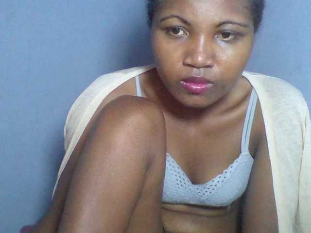 Rema-2 live cam on BongaCams