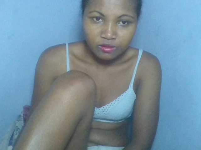 Rema-2 live cam on BongaCams