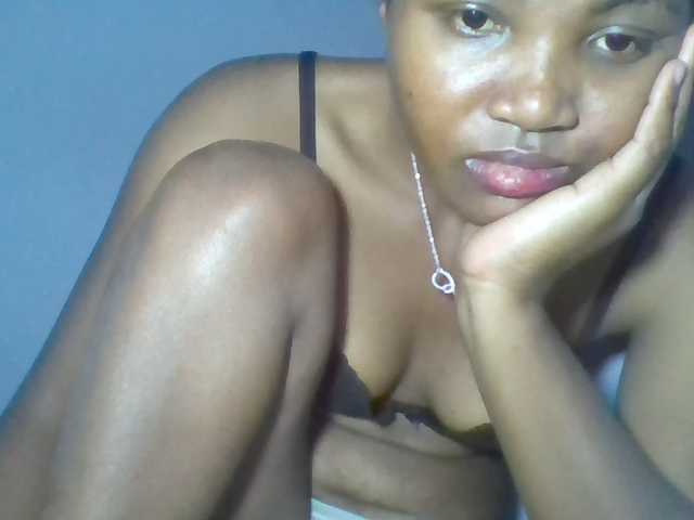 Rema-2 live cam on BongaCams