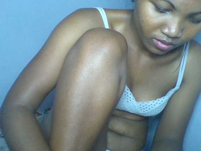 Rema-2 live webcam show
