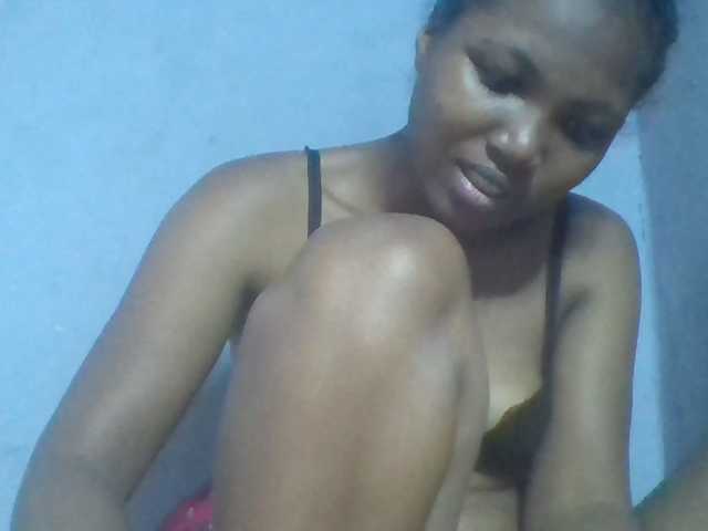 Rema-2 live cam on BongaCams