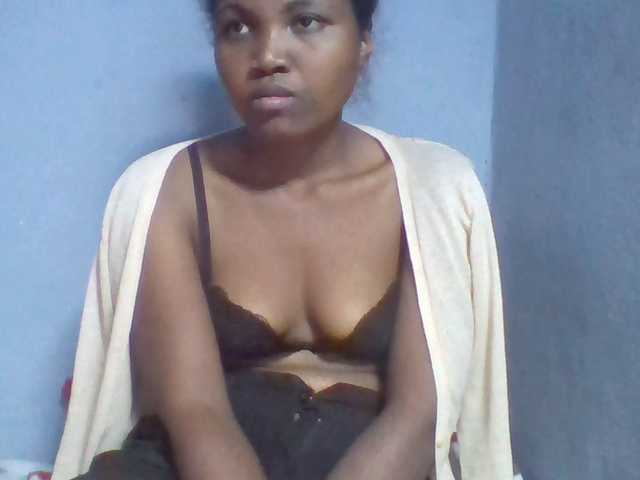 Rema-2 live cam on BongaCams