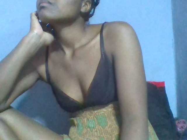 Rema-2 live cam on BongaCams