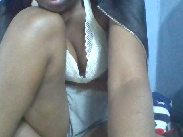 Rema-2 live cam on BongaCams