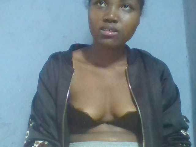 Rema-2 live cam on BongaCams