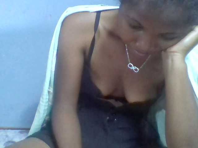 Rema-2 live cam on BongaCams