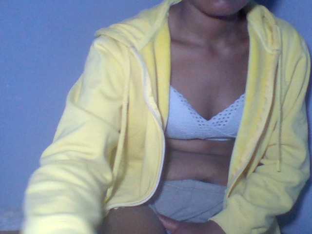 Rema-2 live cam on BongaCams