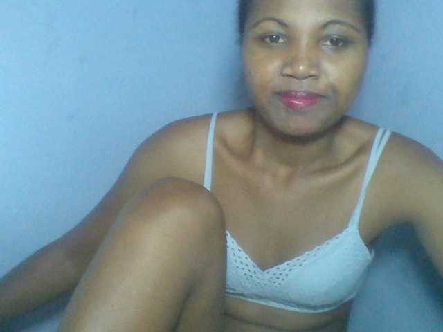 Rema-2 live cam on BongaCams