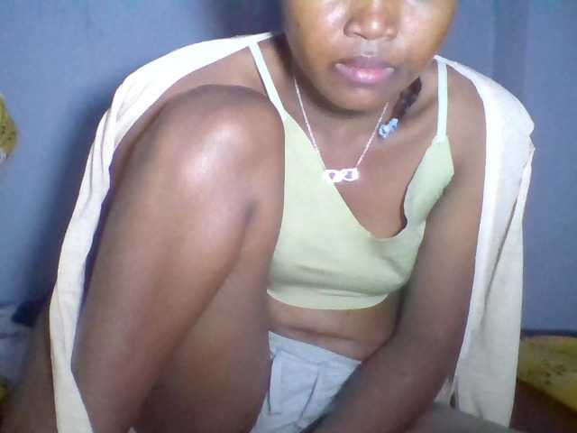 Rema-2 live cam on BongaCams
