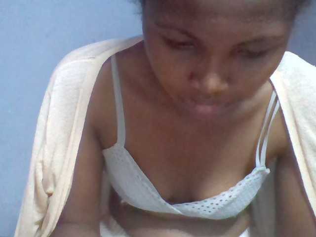 Rema-2 live cam on BongaCams