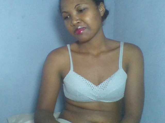 Rema-2 live cam on BongaCams