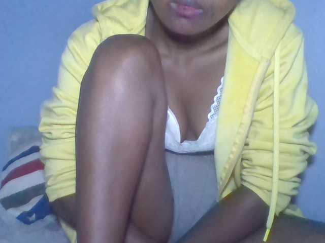 Rema-2 live cam on BongaCams