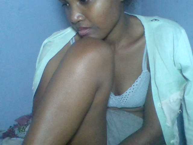 Rema-2 live cam on BongaCams