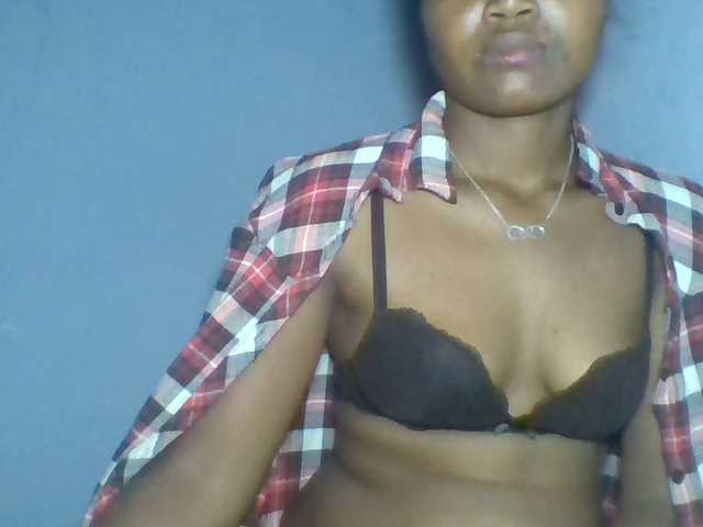 Rema-2 live cam on BongaCams