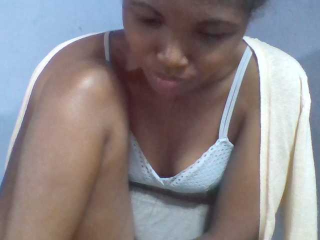 Rema-2 live cam on BongaCams