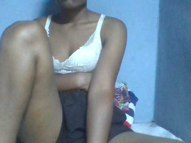 Rema-2 live cam on BongaCams