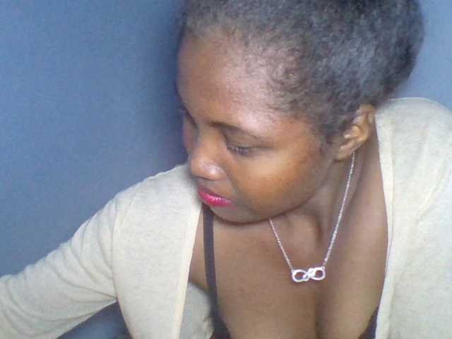 Rema-2 live cam on BongaCams