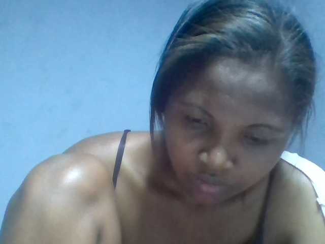 Rema-2 live cam on BongaCams