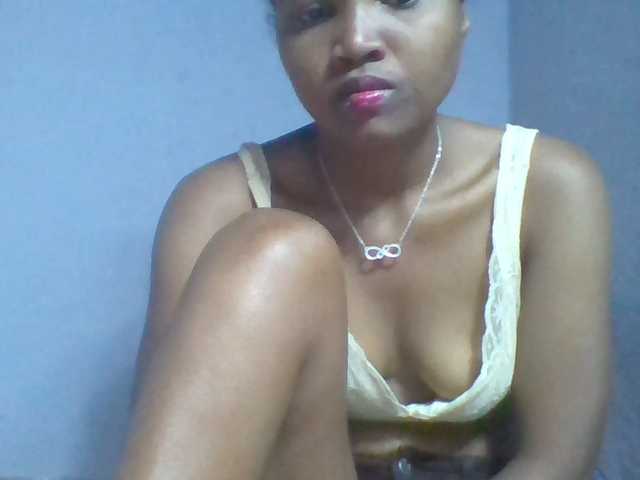 Rema-2 live cam on BongaCams