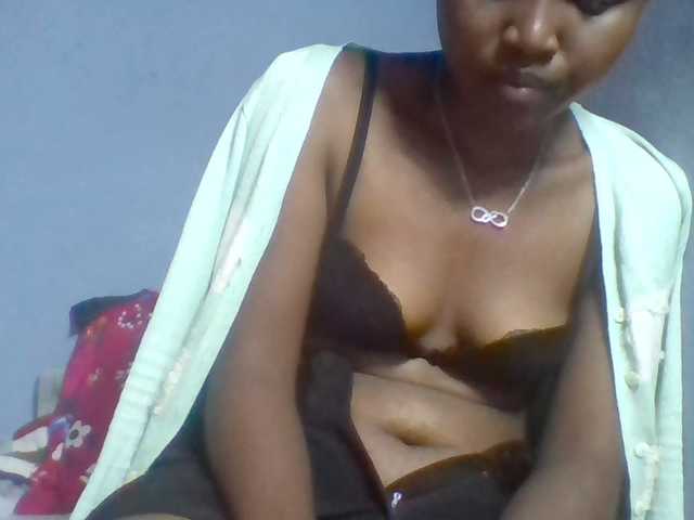 Rema-2 live cam on BongaCams