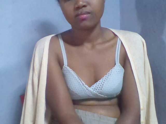 Rema-2 live cam on BongaCams