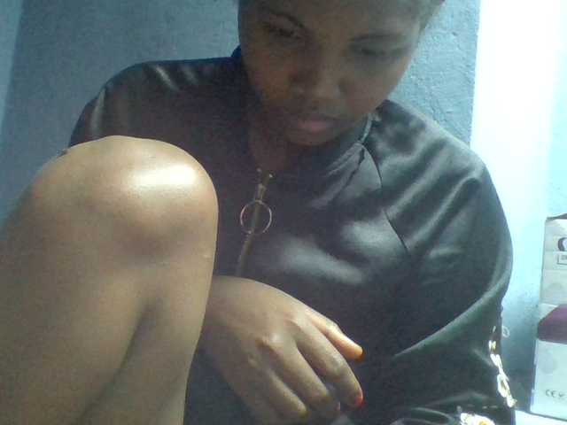 Rema-2 live cam on BongaCams