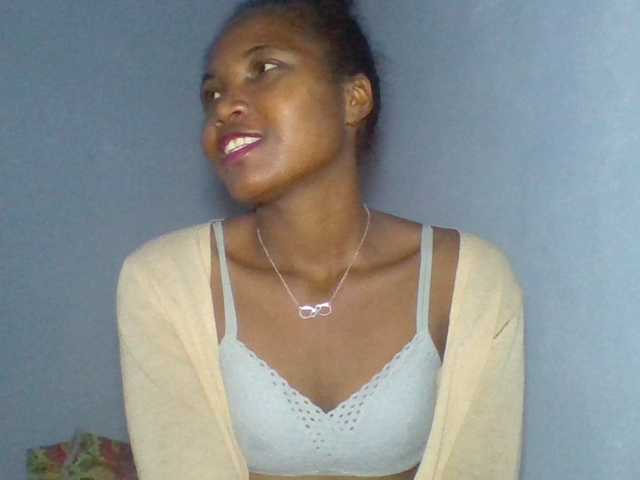 Rema-2 live cam on BongaCams