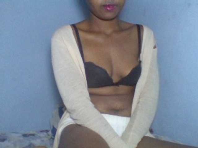 Rema-2 live cam on BongaCams