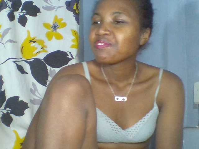 Rema-2 live cam on BongaCams