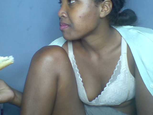 Rema-2 live cam on BongaCams