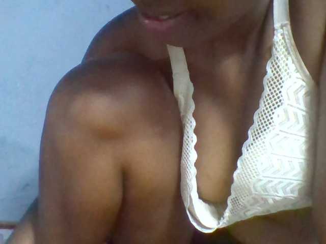 Rema-2 live cam on BongaCams