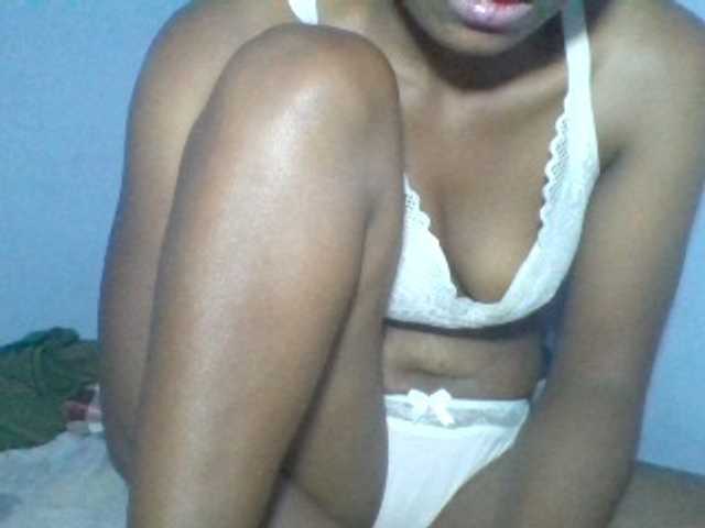 Rema-2 live cam on BongaCams