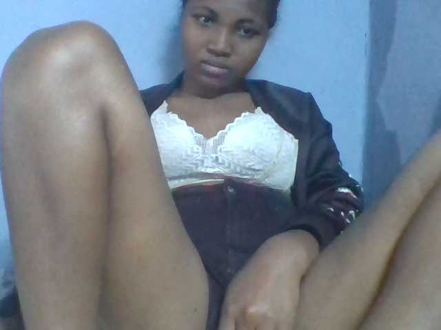 Rema-2 live cam on BongaCams