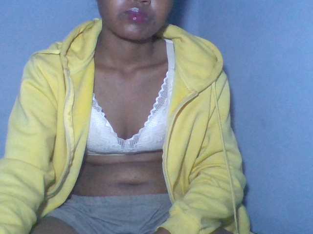 Rema-2 live cam on BongaCams
