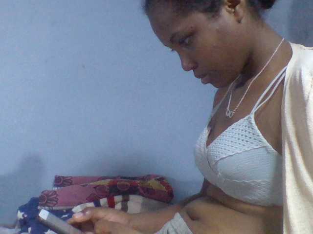 Rema-2 live cam on BongaCams